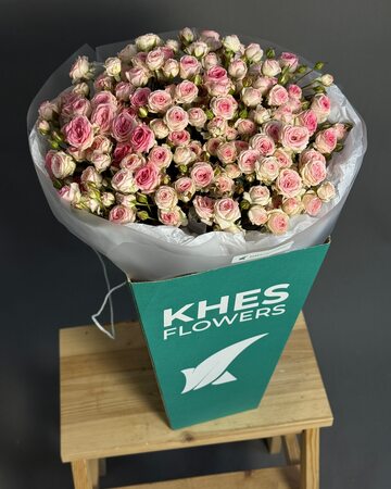Букет 25 нежных кустовых роз (50 см) Букет 25 нежных кустовых роз (50 см)