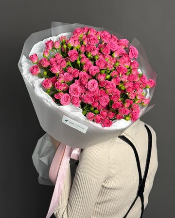 Букет 25 ярких кустовых роз (50 см) Букет 25 ярких кустовых роз (50 см)