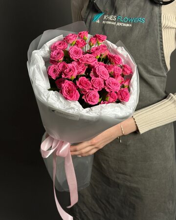 Букет 9 ярких кустовых роз (50 см) Букет 9 ярких кустовых роз (50 см)
